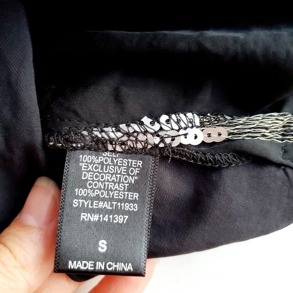 ASTR Zig-Zag Sequin Camisole - Picture 6 of 7